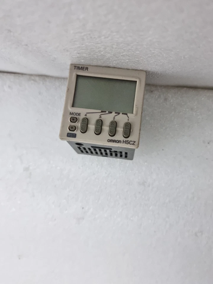 Omron H5CZ-L8ED Timer H5CZ